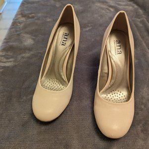 Women's Ana pumps.  Beige.  Size 7M